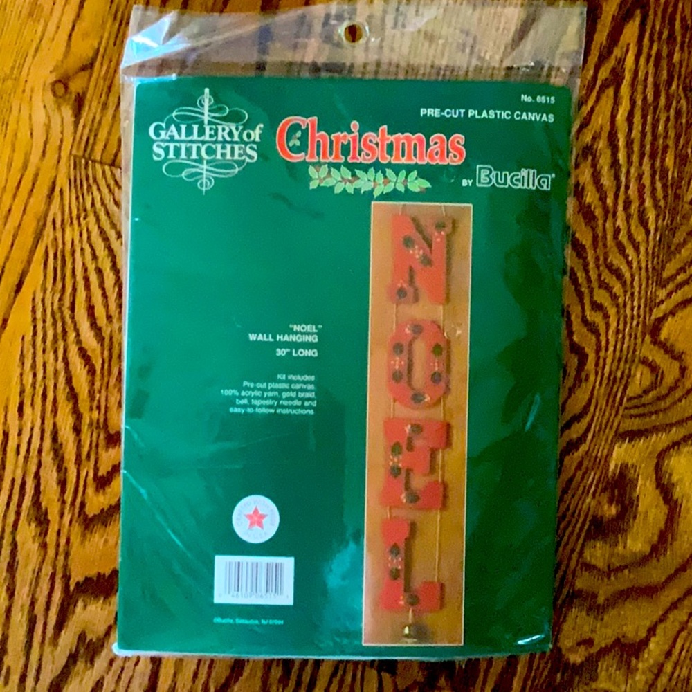 Bucilla Noel Wall Hanging Plastic Canvas Needlepoint Christmas Kit NWT Red Green